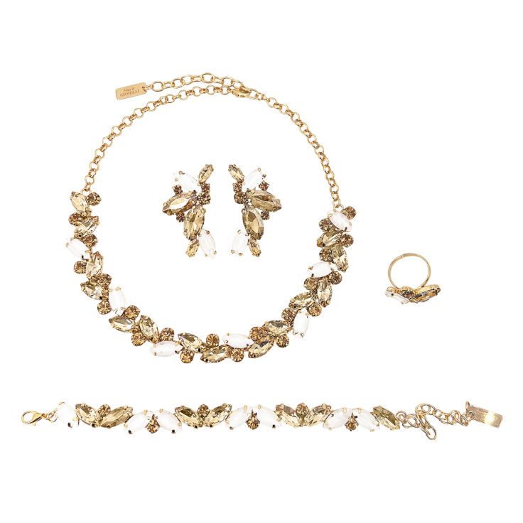 Collana Orecchini Bracciale E Anello Con Pietre Bianche E Oro - Set19