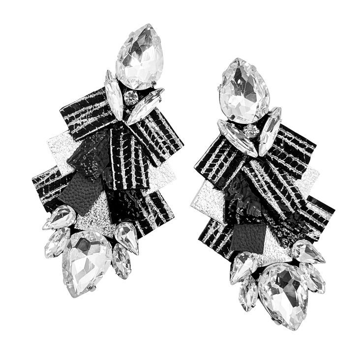 Orecchini Con Pelle Gessata E Pietre Crystal - Cl1051